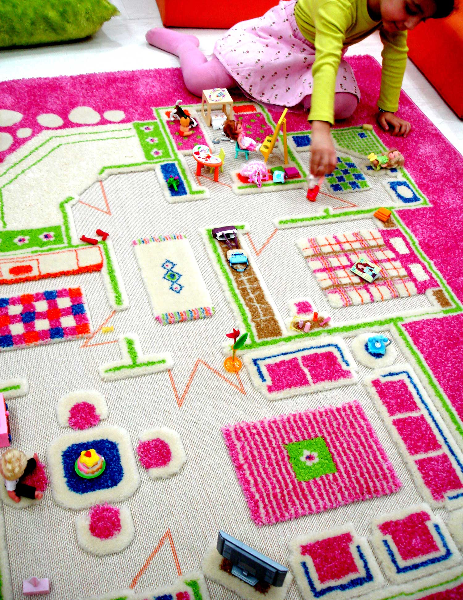 Spielteppich Puppenhaus pink